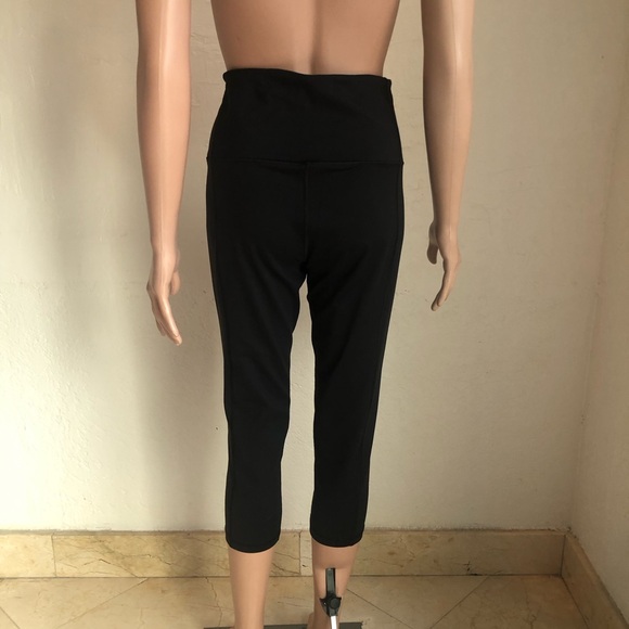 Victoria’s Secret Victoria Sport Black Capri Activewear Leggings Women’s Size L - Picture 2 of 16